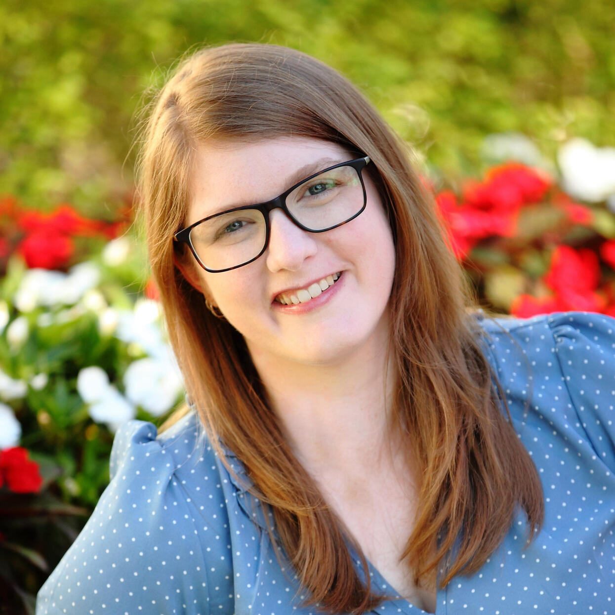 Headshot Robust voice actor portfolio